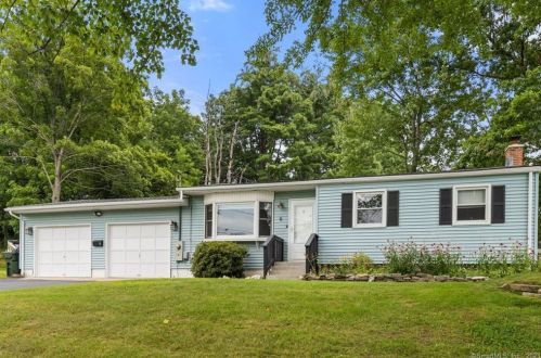 8 Chester Dr, Windsor Locks, CT 06096-1216