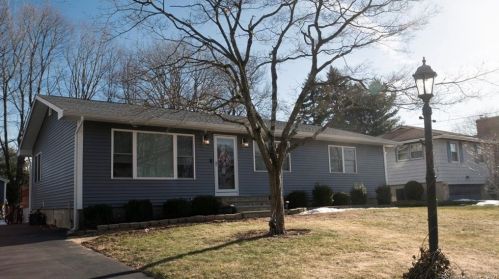 75 Heppenstall Dr, Bridgeport, CT 06604-1007