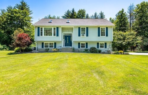 156 Raymond Rd, Deerfield NH  03037-1507 exterior