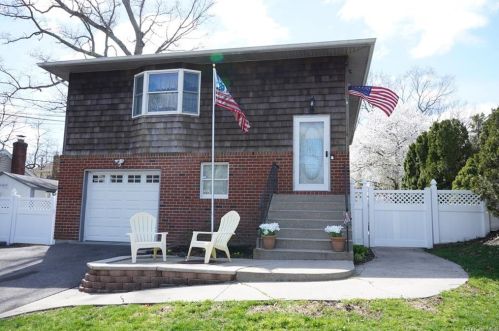 66 Magnolia Ave, Lake Grove, NY 11755-3023