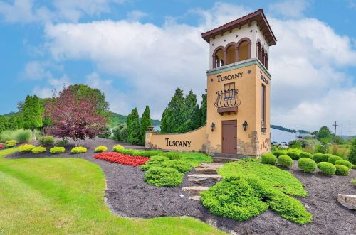 2485 Rolling Hills Dr, Covington KY  41017-5149 exterior