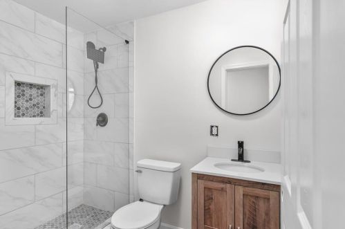 5 Baldwin Dr, Providence RI  02919-1512 exterior