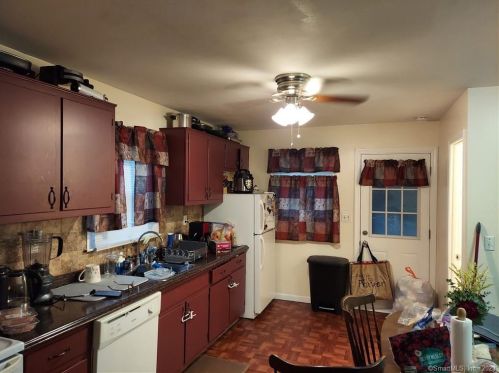 15 Horace St, Manchester CT 06040-6423 exterior