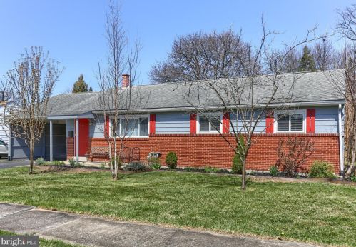 25 Palmer Dr, Camp Hill, PA 17011-7940