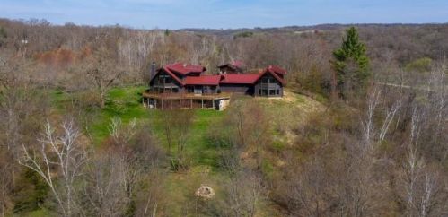 2868 Mount Hope Rd, Dodgeville, WI 53533-8550