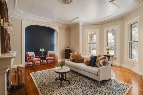 31 Old Beach Rd, Middletown RI  02840-3350 exterior