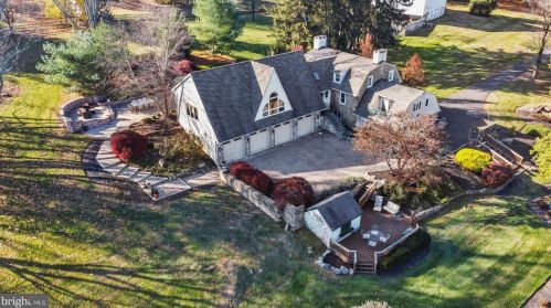 1677 Chinquapin Rd, Southampton, PA 18966-1719