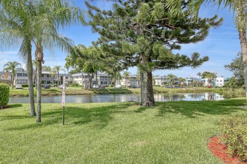 642 Saxony, Delray Beach, FL 33446-1054