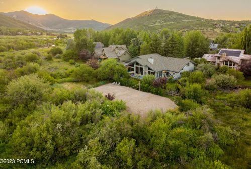 2728 Meadow Creek Ct, Park City, UT 84060-6893