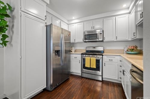 24723 Sand Wedge Ln, Santa Clarita, CA 91355-2312