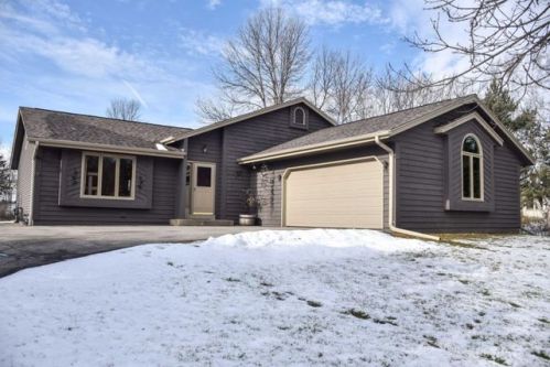 539 Beechwood Dr, Cedarburg, WI 53012-9007