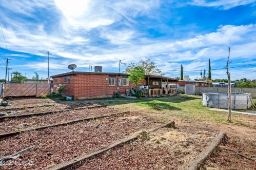 7451 Juarez St, Tucson AZ  85710-5549 exterior