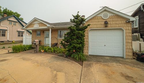 16 Allen Point Rd, Bayshore, NY 11706-8902