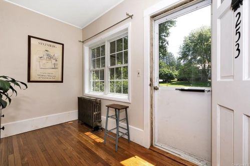 253 Maple Rd, Valley Cottage, NY 10989-1425