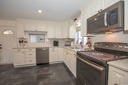 830 Montauk Ave, Islip Terrace, NY 11752-1209