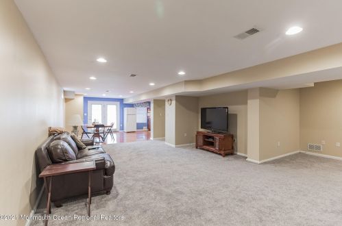 139 Princeton Oval, East Freehold NJ  07728-5338 exterior