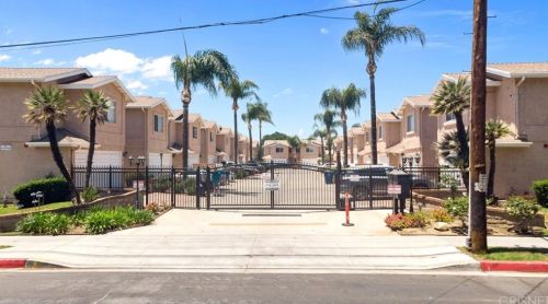 9221 Cedros Ave, Van Nuys, CA 91402-1235