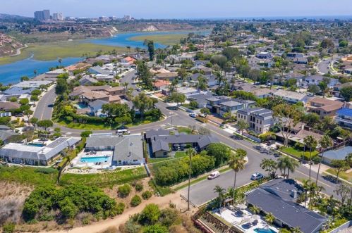 2042 Galaxy Dr, Newport Beach, CA 92660-3829