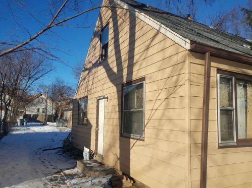 5235 33rd St, Milwaukee, WI 53209-4807