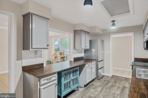 5001 Sunset Dr, Harrisburg PA  17112-2168 exterior