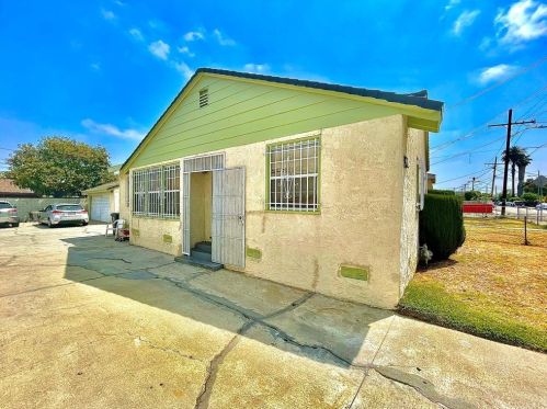 905 Maple St, Compton, CA 90220-1831