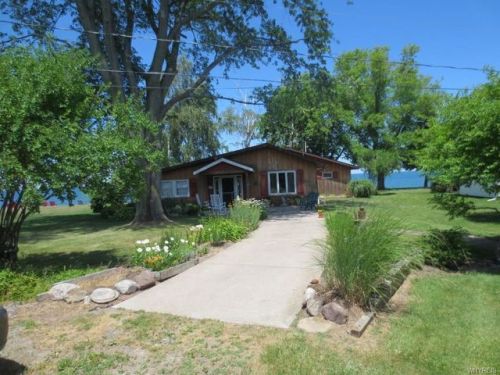 10641 Lakeshore Rd, Lyndonville, NY 14098-9735