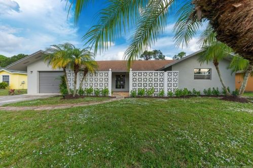 3209 Collings Dr, Fort Pierce, FL 34953-4702