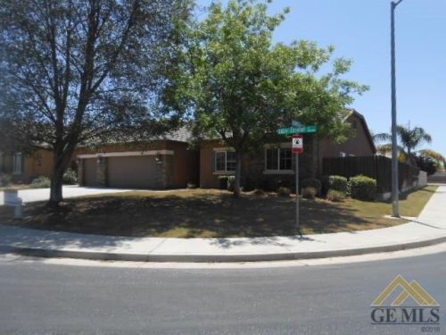 12717 Great Country Dr, Bakersfield, CA 93312-6906