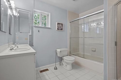 228 Mallard Ct, Yorktown Hgts NY  10598-1975 exterior