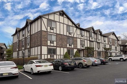 2103 Hawthorne Ln, Mahwah NJ  07430-3496 exterior