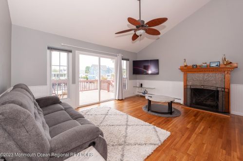10 Commodore Dr, Bricktown NJ  08723-7608 exterior