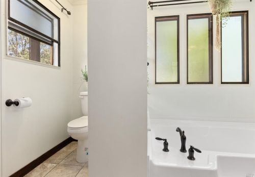 675 Starr Dust Ct, Lakeport CA  95453-6976 exterior