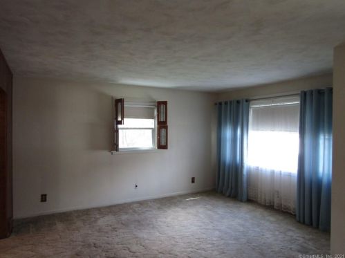 200 Sunset Dr, Ansonia, CT 06401-1324