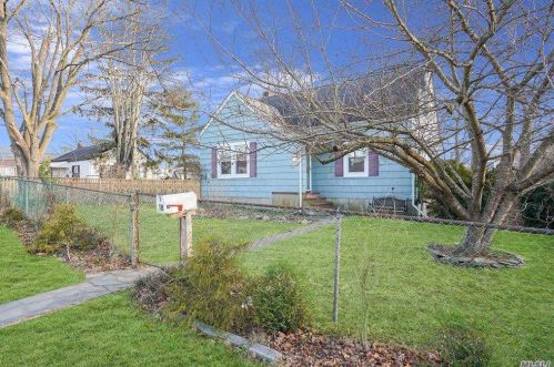 18 William Ave, Central Islip, NY 11722-2333