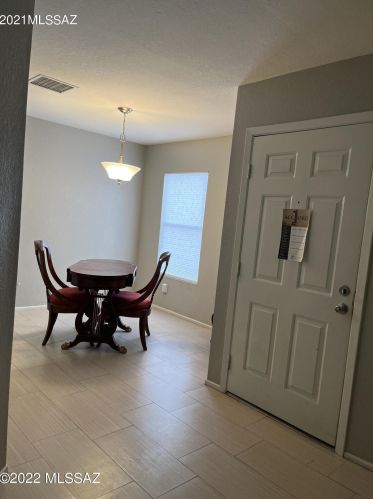 4700 Woodside Dr, Tucson, AZ 85705-1286