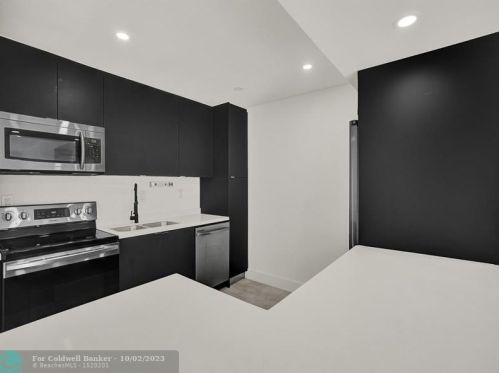 7111 Miami Lakes Dr, Hialeah, FL 33014-6929