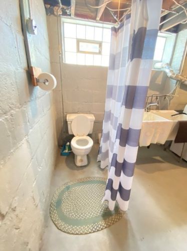 5526 Camelia St, Pittsburgh PA 15201-2213 exterior