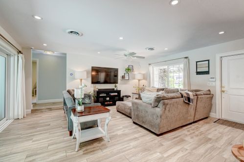 909 27th Ter, Boynton Beach FL  33435-7913 exterior