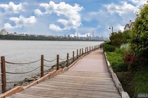 100 Grand Cove Way, Edgewater NJ  07020-7217 exterior