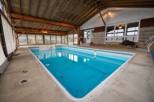 1151 Sunset Dr, Latrobe PA  15650-2737 exterior