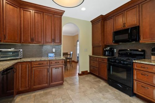 3213 42, Milwaukee WI 53216-3516 exterior