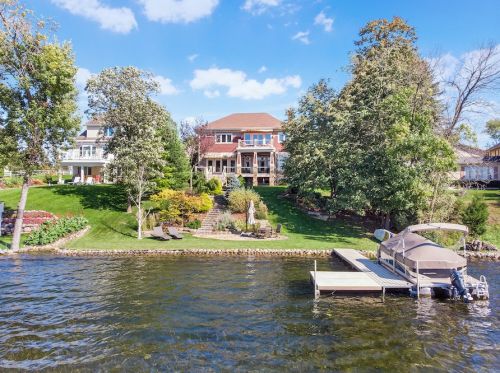 123 Lake Ln, Colgate, WI 53017-9727