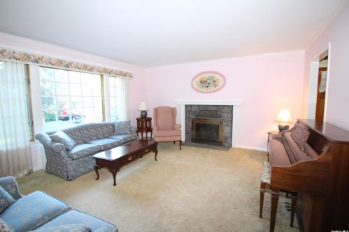 14 Lupine Ln, Lake Grove, NY 11755-2716