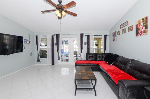 325 Gulfstream Ave, Fort Pierce FL 34983-1219 exterior