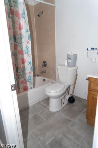 66 3 St, Paterson NJ 07522-1845 exterior