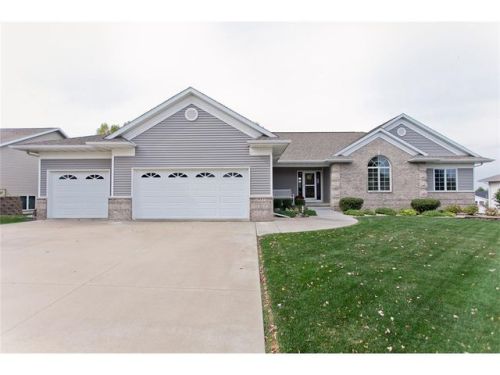431 Sunset Dr, Fairfax, IA 52228-9536