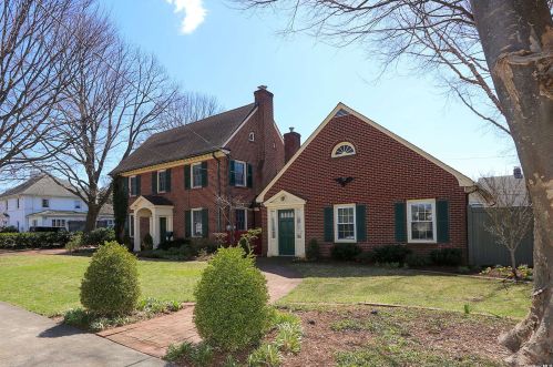 30 Concord St, Westbury, NY 11590-2921