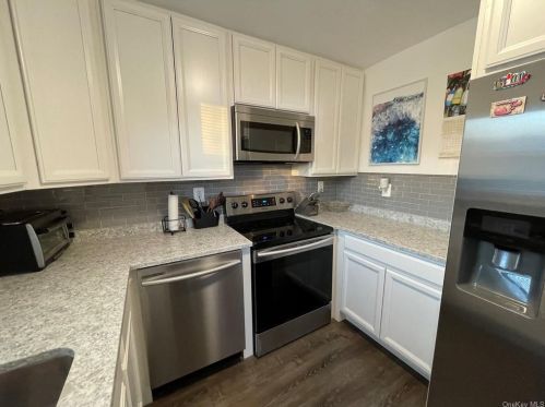 198 Charter Cir, Crotonville, NY 10562-6012