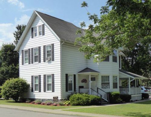 106 Gibson St, Mayfield, PA 18433-1306