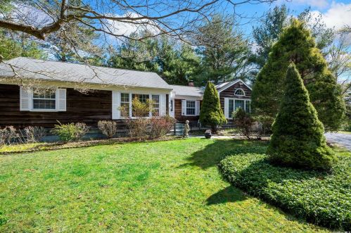 45 Woodbine Dr, East Hampton, NY 11937-1725